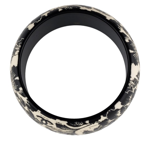 Chanel Resin Carved CC Flowers Bracelet - Picture 3 of 3